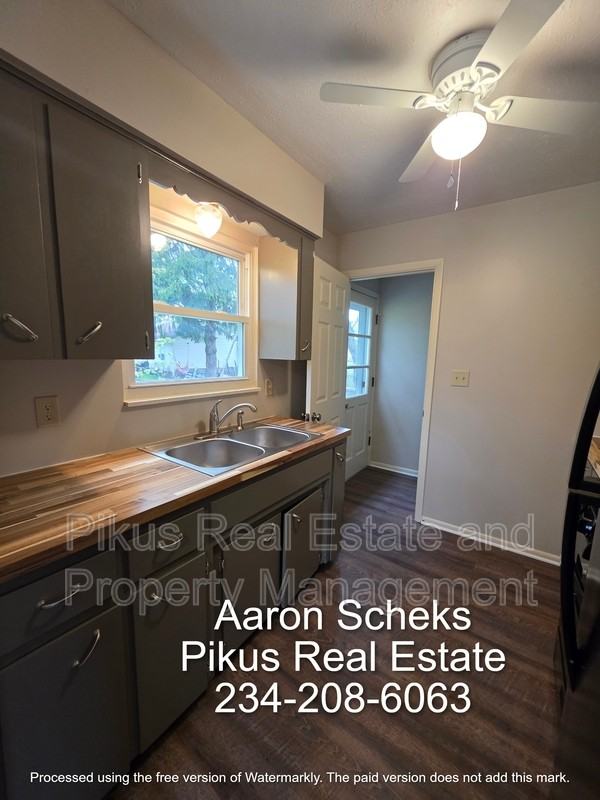 3637 Albrecht Ave - Photo 7 of 15