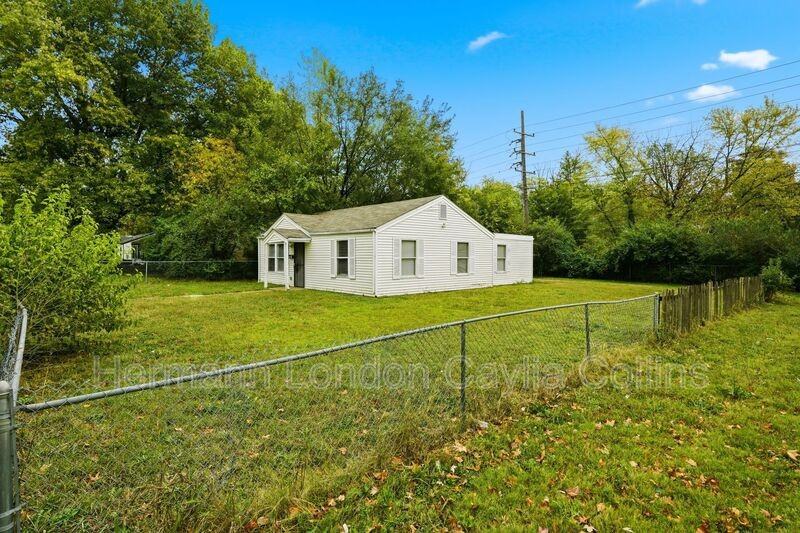 1626 Nemnich Ave - Photo 3 of 25