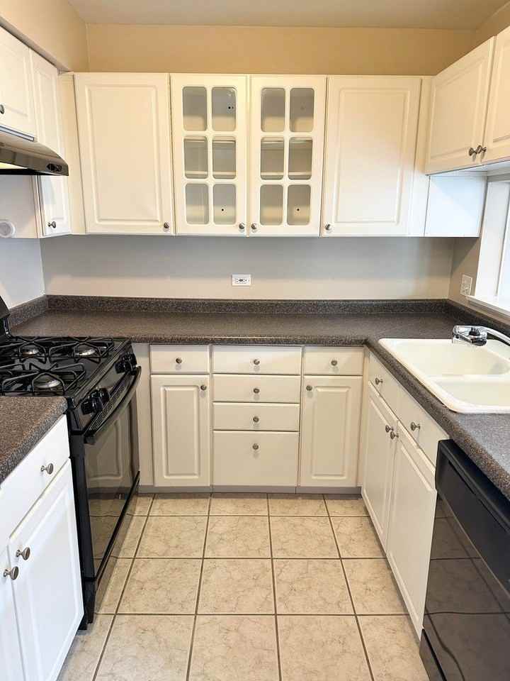 693 Savannah Ln - Photo 2 of 21