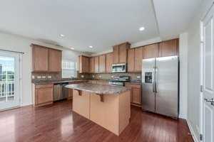 212 N Commerce St - Photo 2 of 17