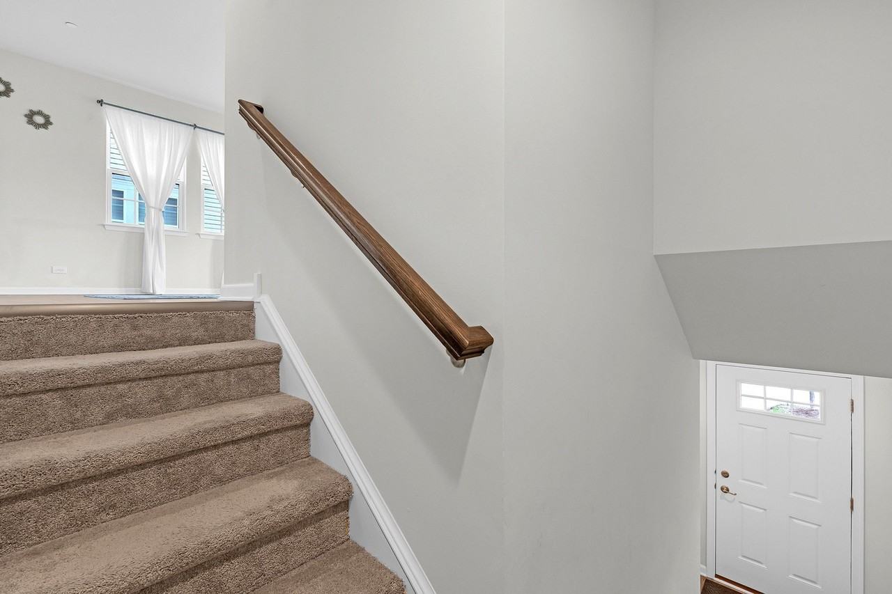 780 Weller Dr - Photo 2 of 34