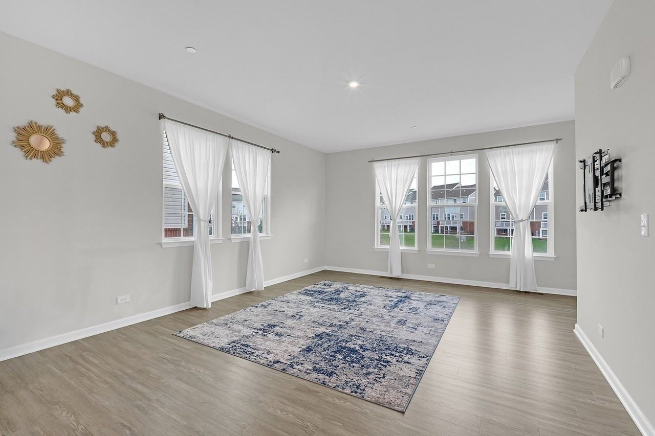 780 Weller Dr - Photo 4 of 34