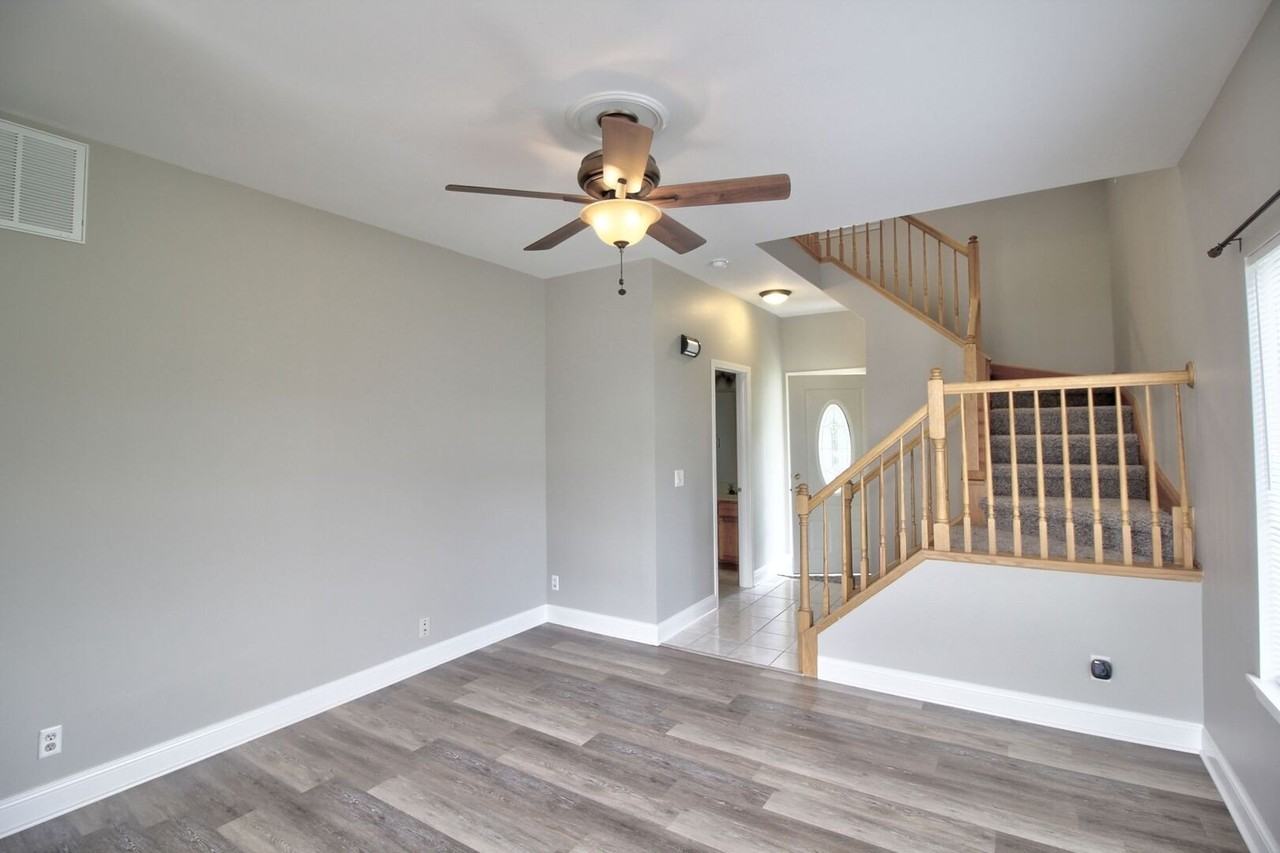 14056 Danbury Dr - Photo 3 of 16