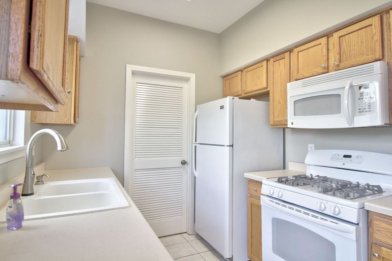 14056 Danbury Dr - Photo 4 of 16