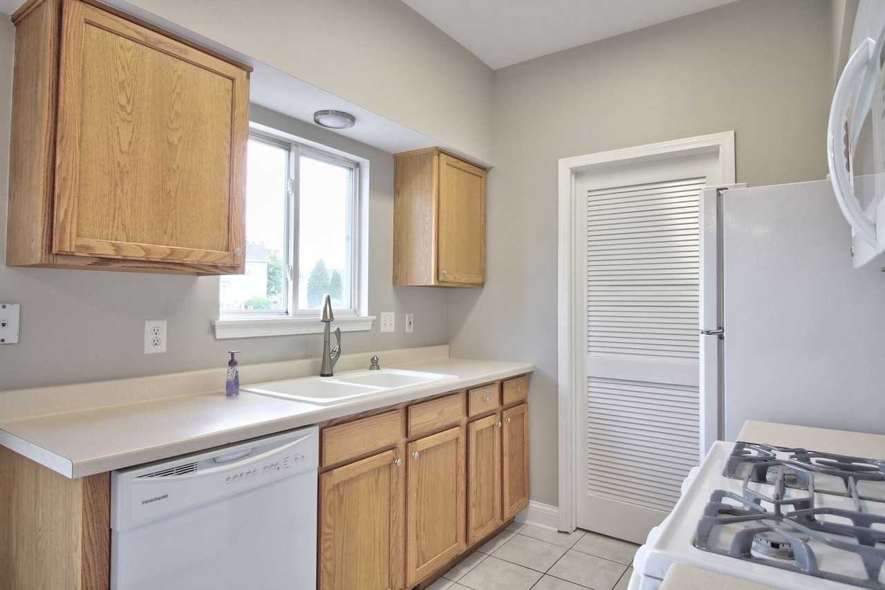 14056 Danbury Dr - Photo 5 of 16