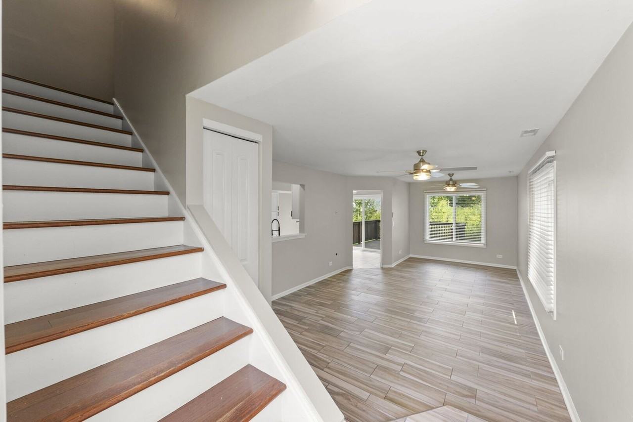 2661 Prairieview Ln N - Photo 2 of 20