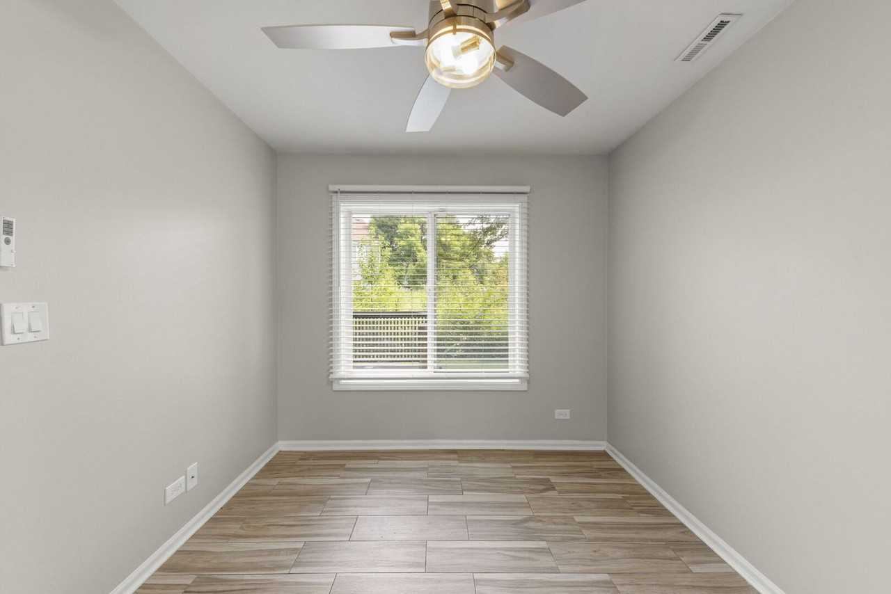 2661 Prairieview Ln N - Photo 4 of 20