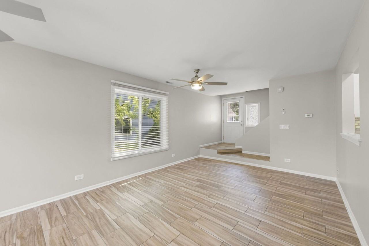 2661 Prairieview Ln N - Photo 5 of 20