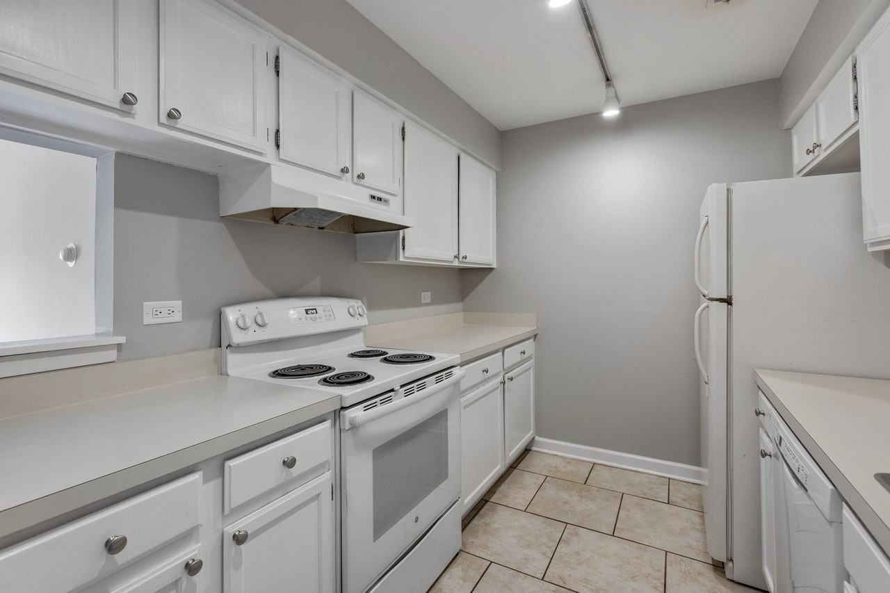 1444 Stonebridge Cir #H3 - Photo 3 of 16