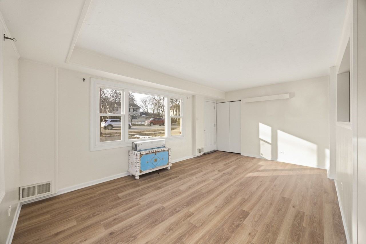 1309 S Naperville Rd - Photo 2 of 13