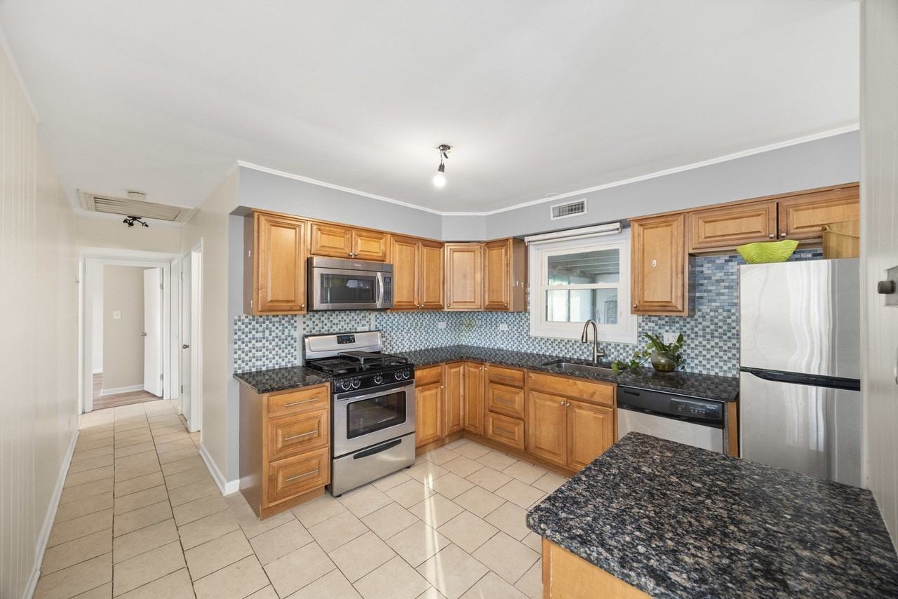 1309 S Naperville Rd - Photo 3 of 13