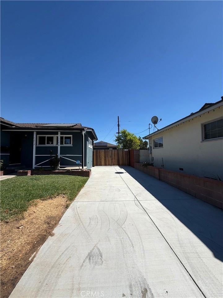 11012 Marklein Ave - Photo 3 of 30