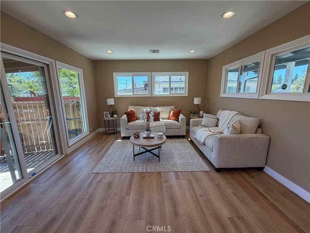 11012 Marklein Ave - Photo 4 of 30