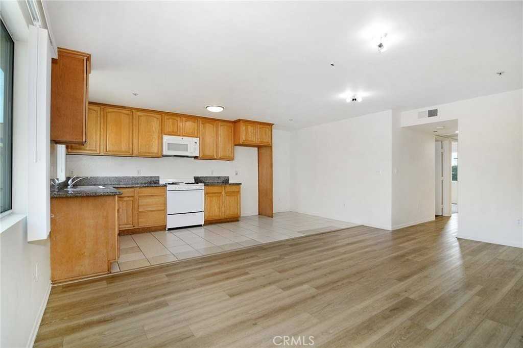 6843 Agnes Ave #2 - Photo 4 of 10