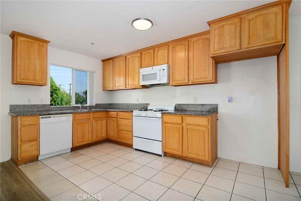 6843 Agnes Ave #2 - Photo 5 of 10