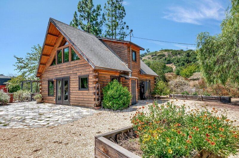 2689 Daisy Ln - Photo 3 of 47