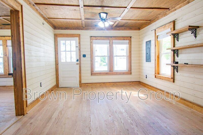 1203 Simpson St - Photo 2 of 18