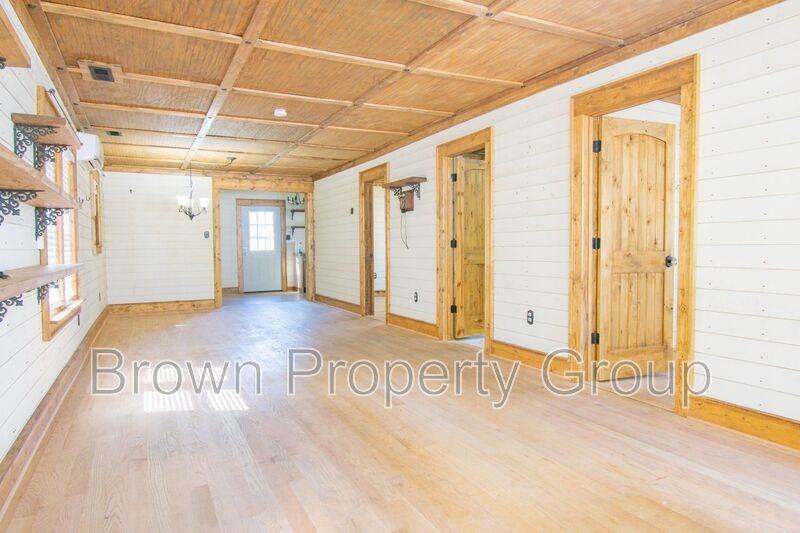 1203 Simpson St - Photo 3 of 18