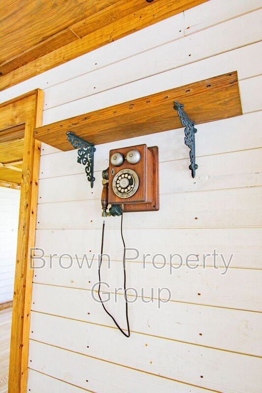 1203 Simpson St - Photo 4 of 18