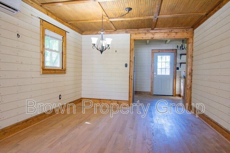 1203 Simpson St - Photo 5 of 18