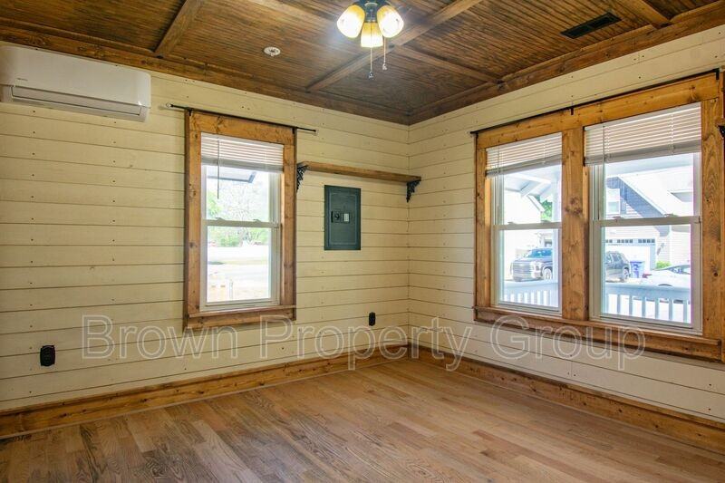 1203 Simpson St - Photo 6 of 18