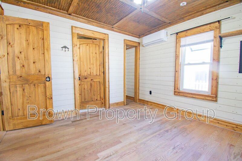 1203 Simpson St - Photo 7 of 18