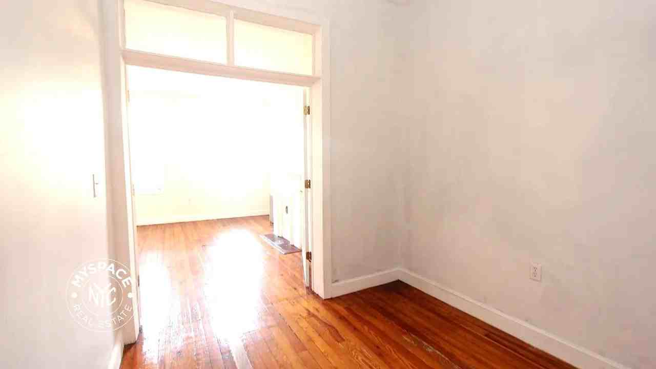 61 Morgan Ave #3L - Photo 4 of 9