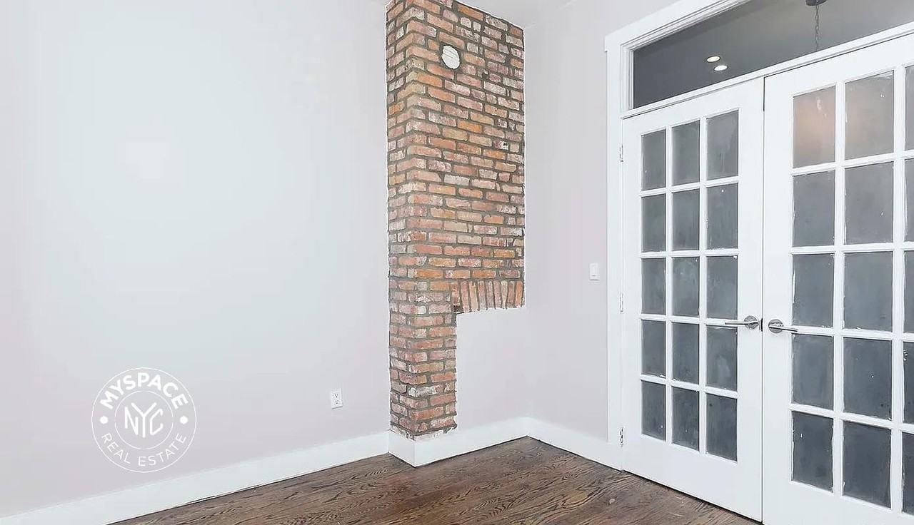 295 Maujer St #2L - Photo 3 of 7