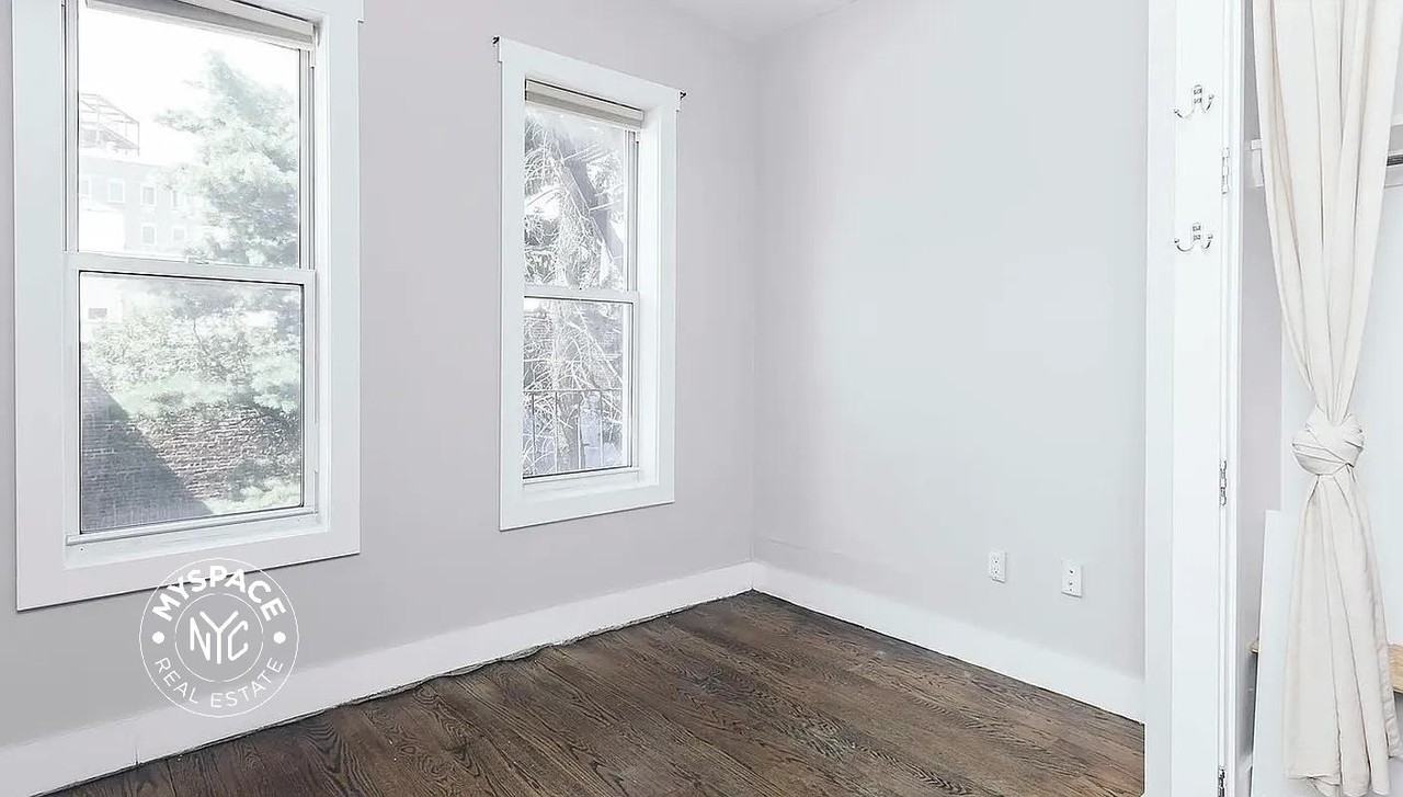 295 Maujer St #2L - Photo 4 of 7