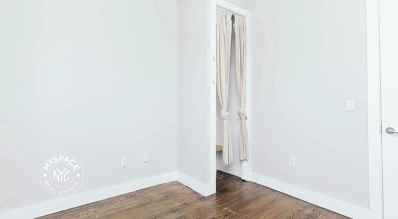 295 Maujer St #2L - Photo 5 of 7