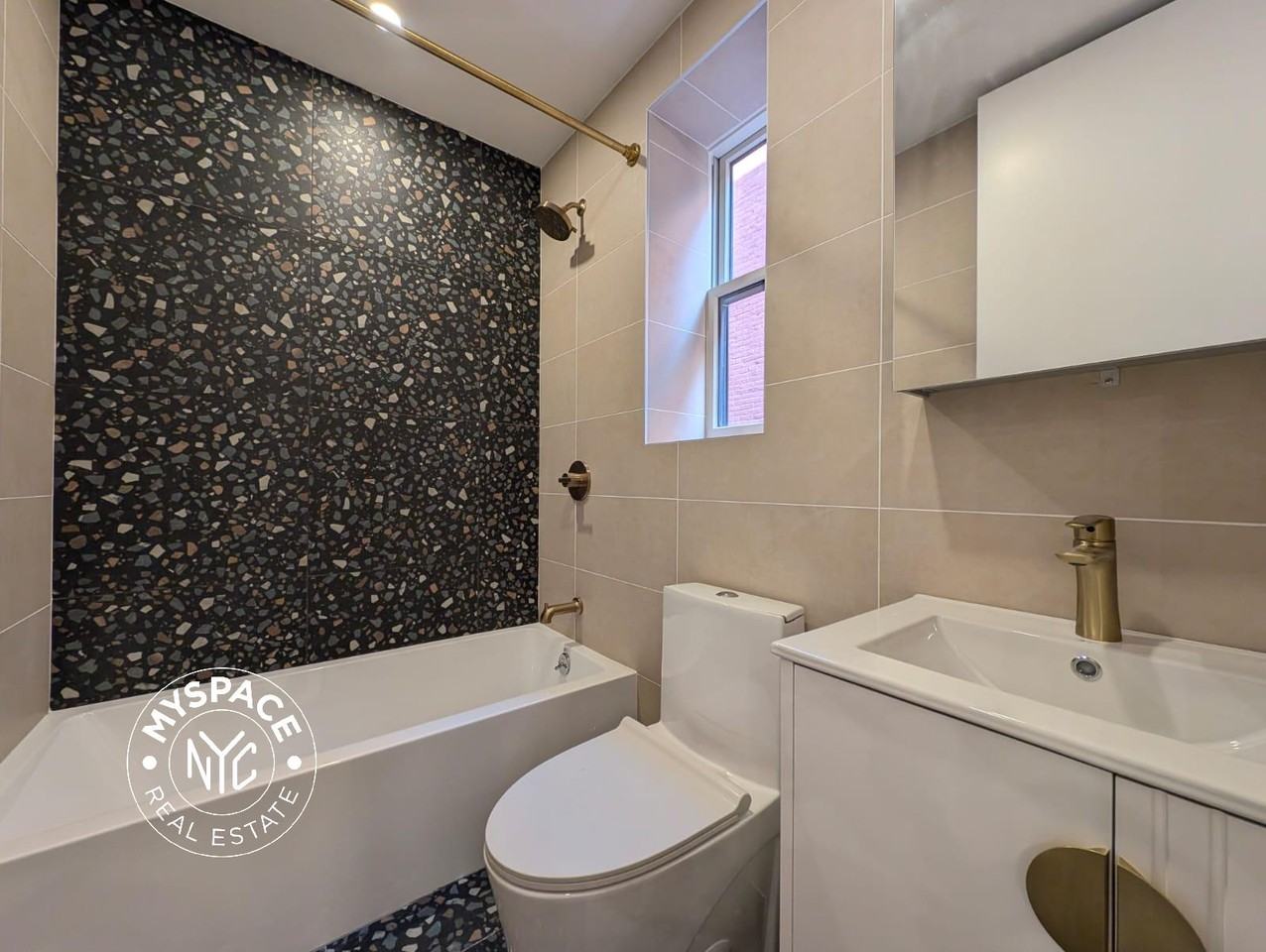 376 Montgomery St #2C - Photo 4 of 5