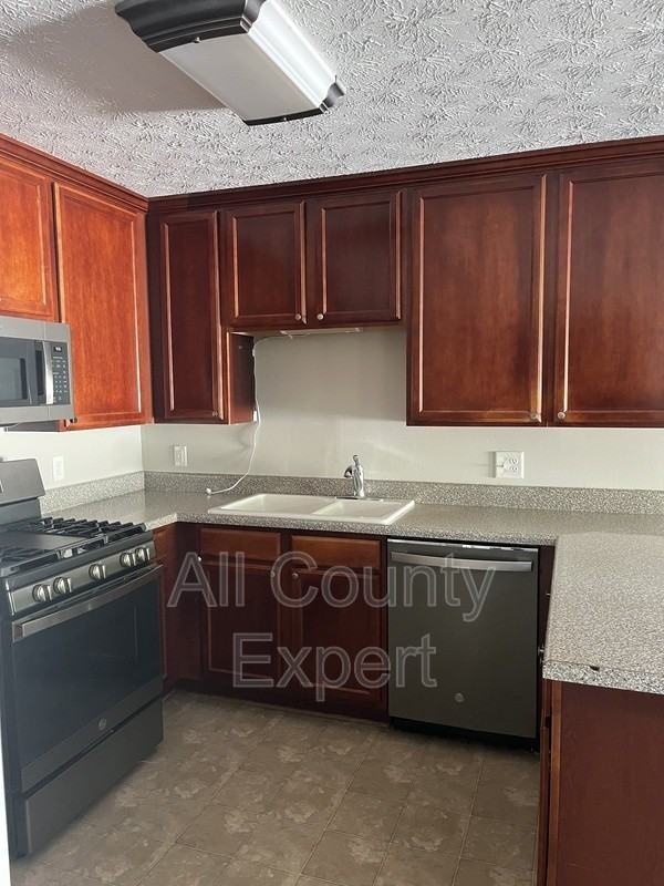 5480 Mountain Top Pl - Photo 3 of 20