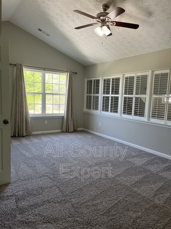 5480 Mountain Top Pl - Photo 7 of 20