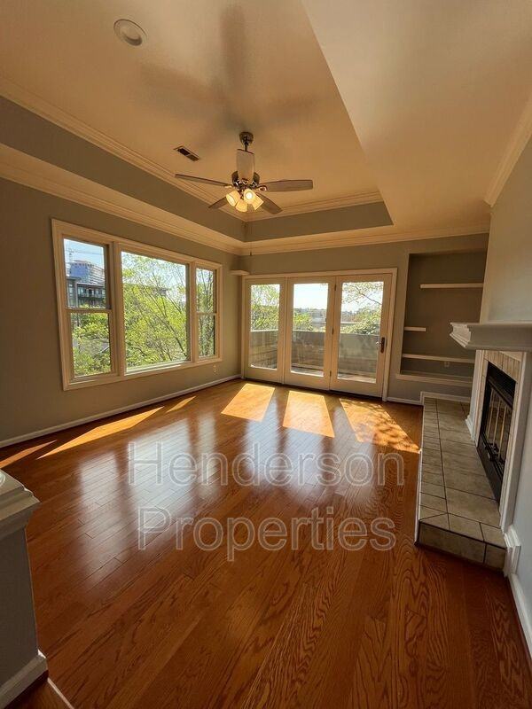 1109 E Morehead St #15 - Photo 4 of 14