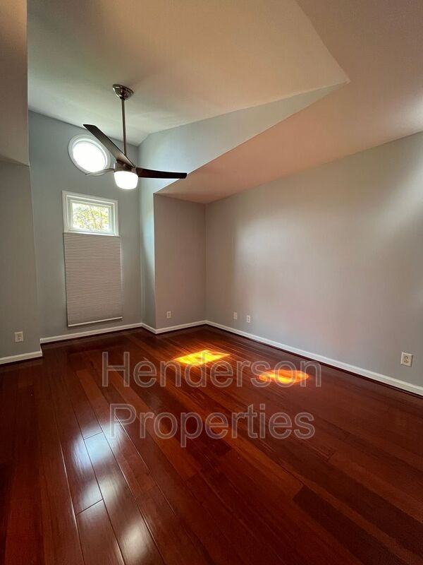 1109 E Morehead St #15 - Photo 5 of 14