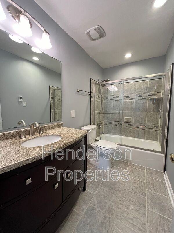 1109 E Morehead St #15 - Photo 6 of 14