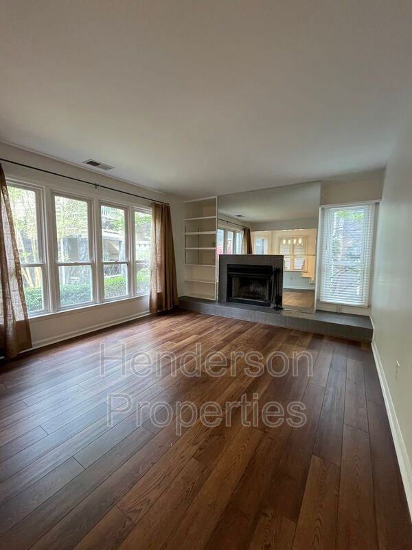 607 Queens Rd #D - Photo 2 of 10