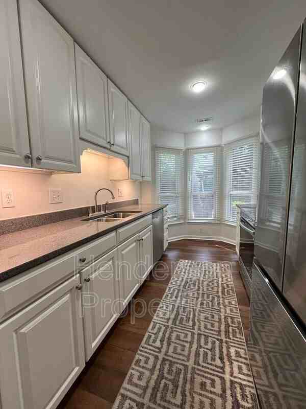 607 Queens Rd #D - Photo 3 of 10