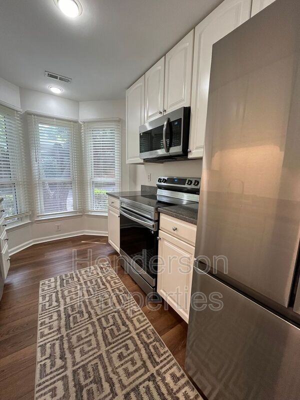 607 Queens Rd #D - Photo 4 of 10