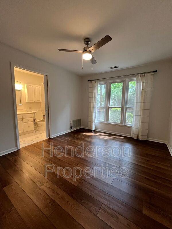 607 Queens Rd #D - Photo 7 of 10