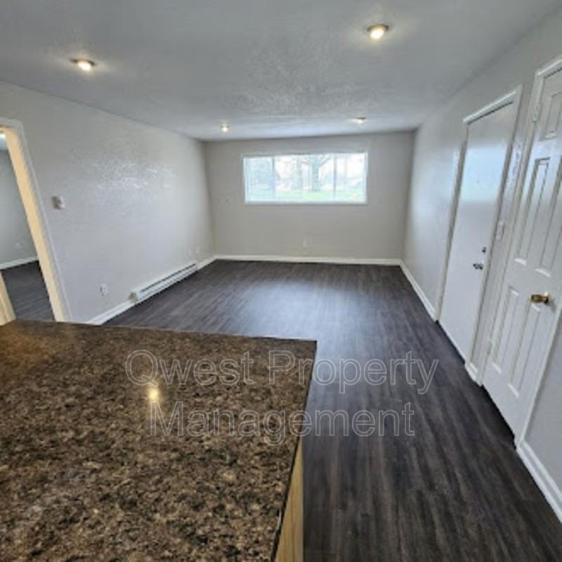 409 E Woodlawn Ave #4 - Photo 3 of 7