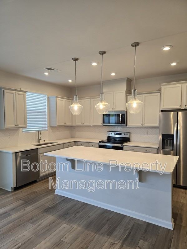 1233 Bigelow St - Photo 2 of 37