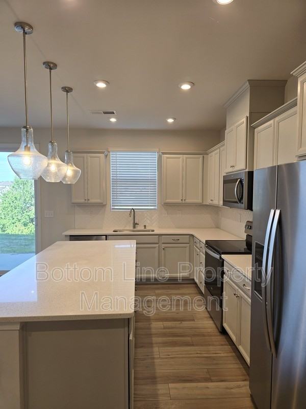 1233 Bigelow St - Photo 3 of 37