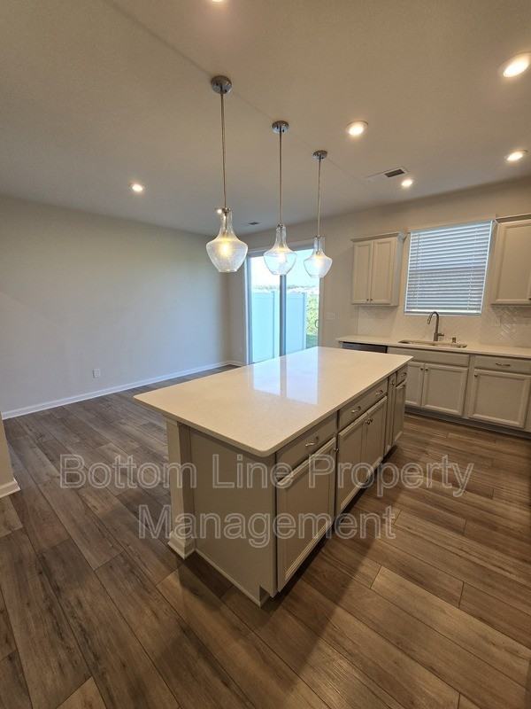 1233 Bigelow St - Photo 5 of 37