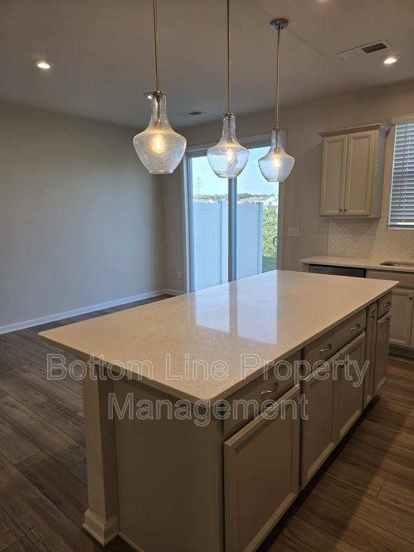 1233 Bigelow St - Photo 6 of 37