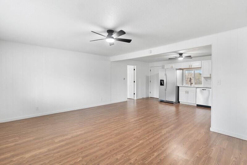 6220 W Ohio Ave - Photo 3 of 22