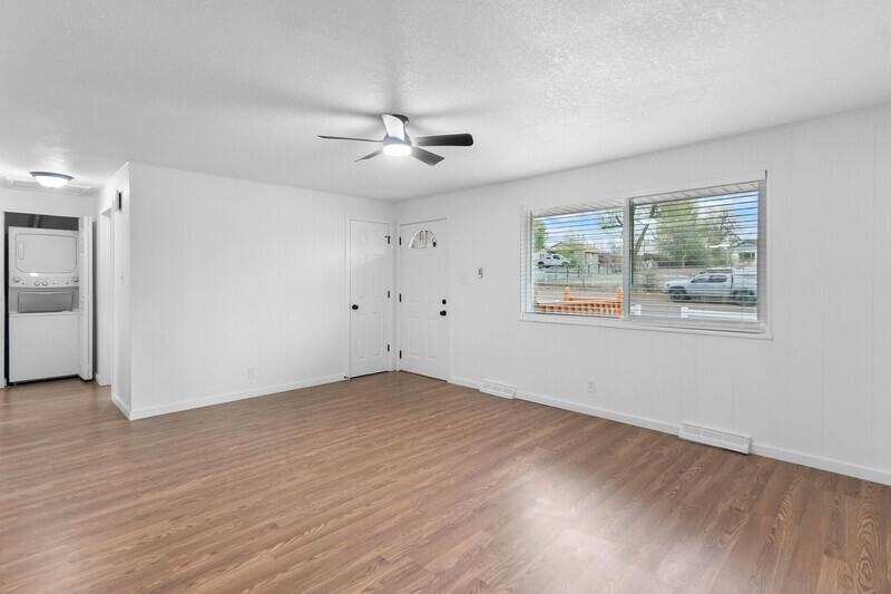 6220 W Ohio Ave - Photo 4 of 22