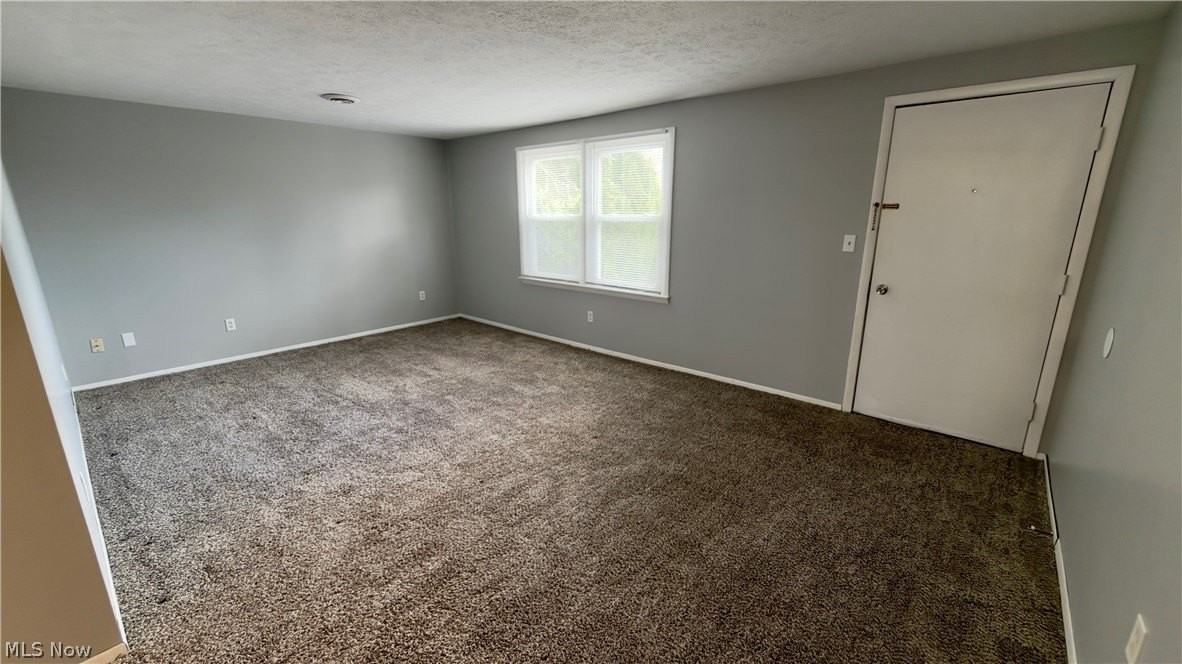 4780 Pinoak Dr - Photo 4 of 27