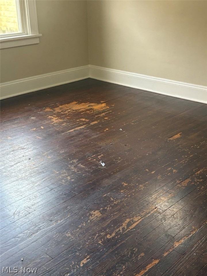 245 Oakdale Ave - Photo 4 of 8