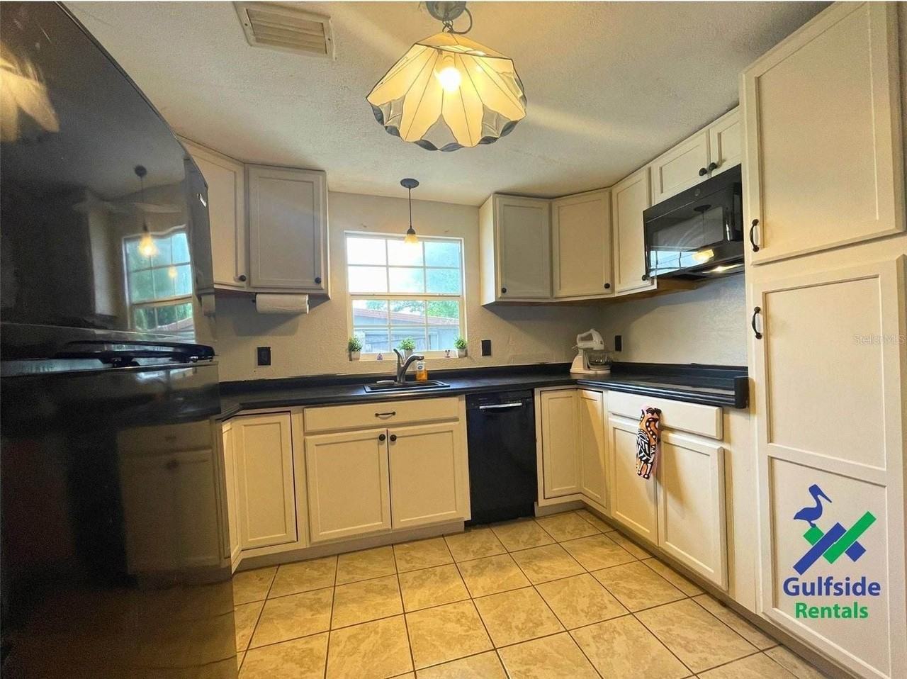 4801 71st St N - Photo 5 of 25